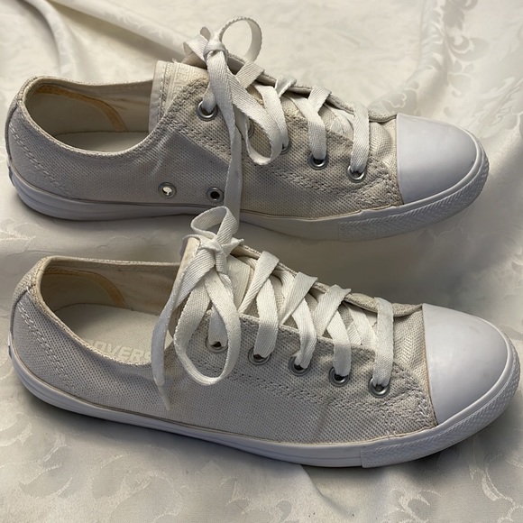 Converse low cut canvas sneakers white with discrete gold fleck like new Sz 7 - Picture 4 of 9